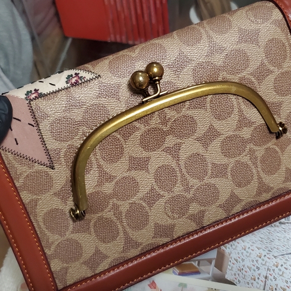 Sold Coach x Keith Haring crossbody - Picture 5 of 9